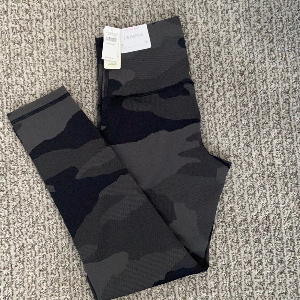 Women’s Aeri size Med camo leggings